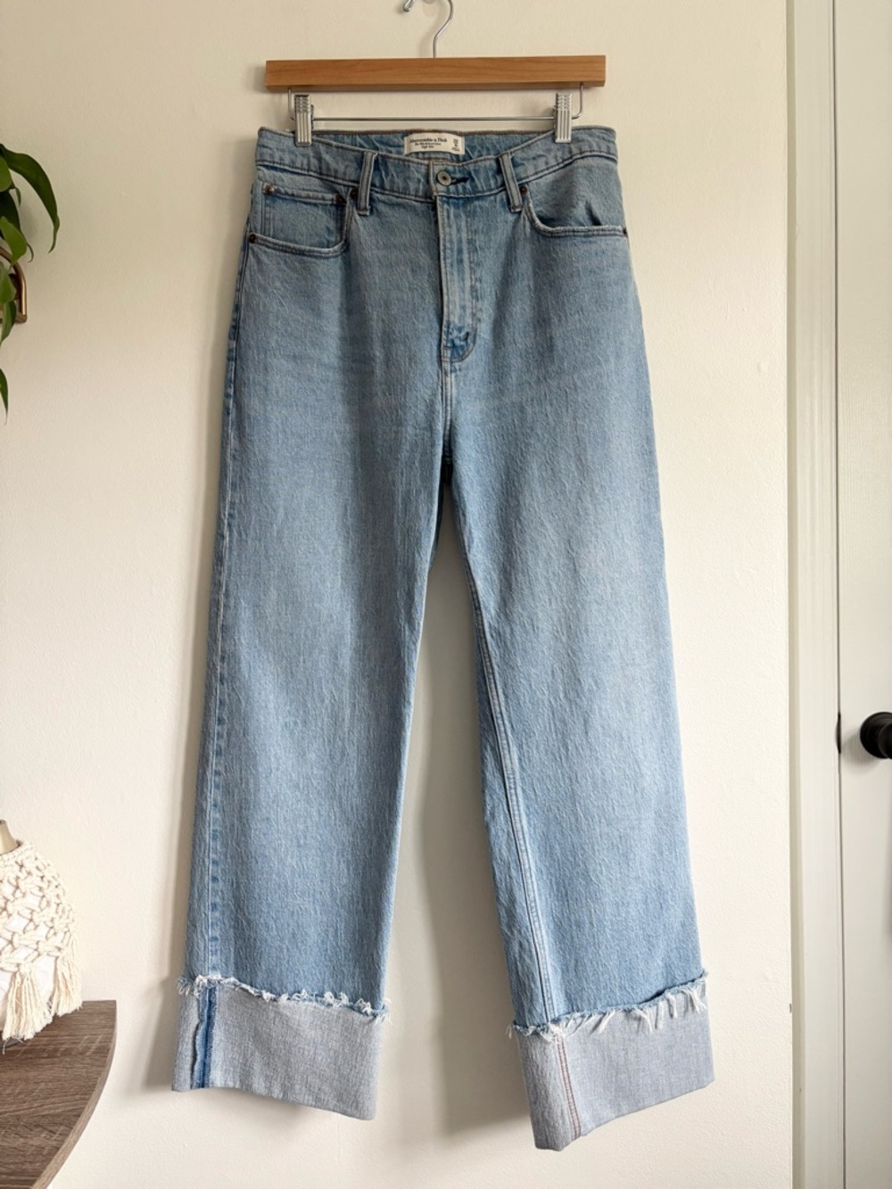 Abercrombie & Fitch 90's High Rise Relaxed Jeans - Picture 3 of 7